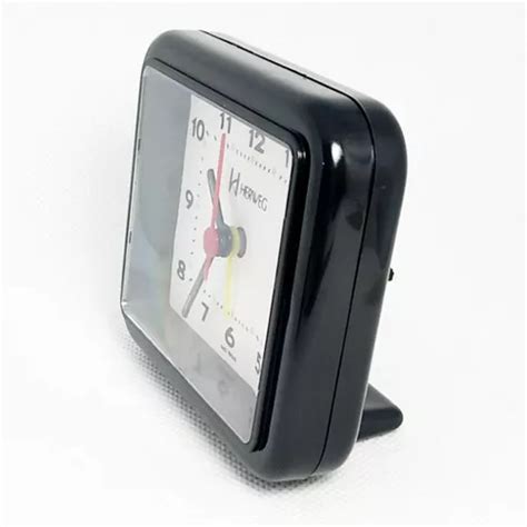 Reloj despertador analógico cuadrado Herweg 2612 de cuarzo color negro