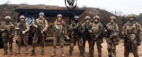 Создать мем "бойцы чвк, штурмовая бригада, батальон дшрг русич ...