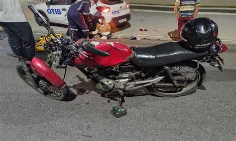 Motociclista fica ferido após acidente na Avenida Euclides Figueiredo