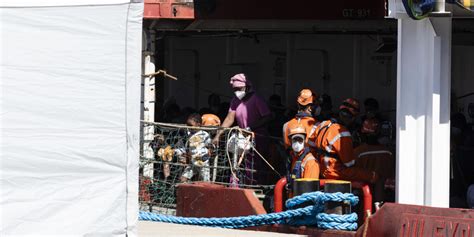 Sea Eye Riprende Lo Sbarco Dei Migranti A Pozzallo Ancora A