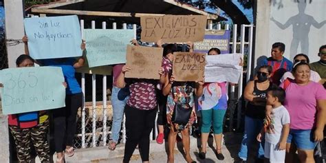 Padres De Familia Cierran Escuela