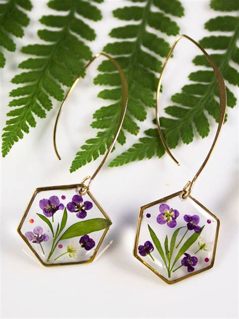 Pressed Flowers In Resin Tutorial