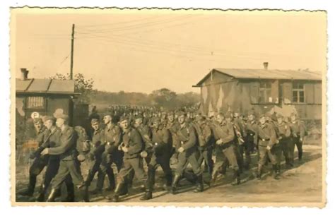 Wk Foto Ansichtskarte Wehrmacht Russland Soldaten Marschieren