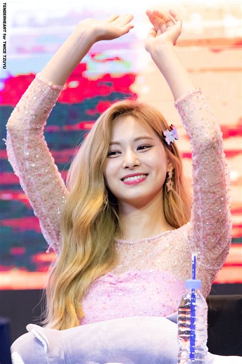 190929 Blonde Tzuyu Rtwice