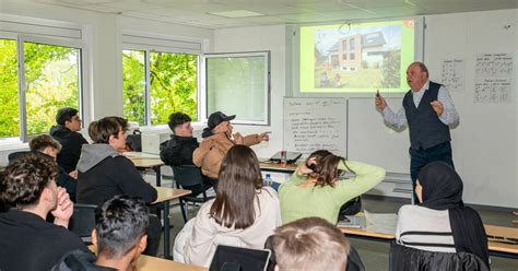 Neuss Sch Ler Erhalten Crashkurs Zu Steuern Finanzen Und Co