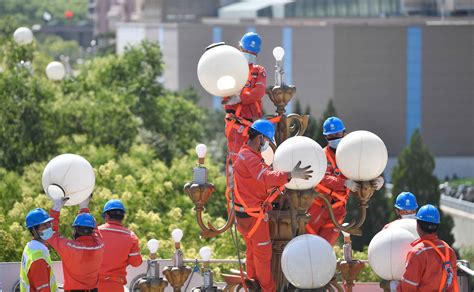 长安街“掌灯人”：62年传承，精湛技艺守护253基华灯 新闻频道 和讯网