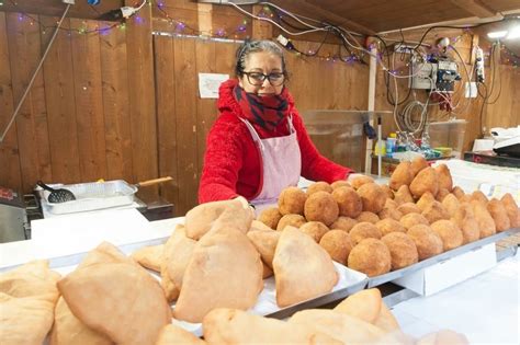 Cremona Sera Le Casette In Piazza Roma Sono Un Flop Scarsa