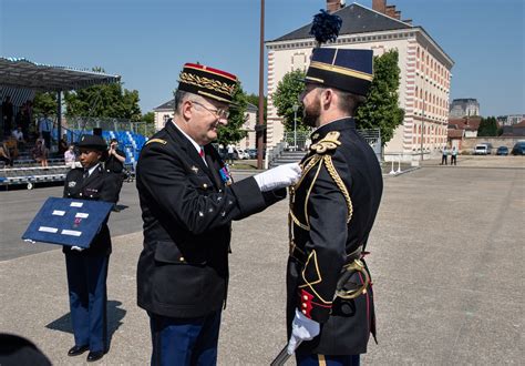 Le DGGN remet la médaille dor de la défense nationale avec étoile de