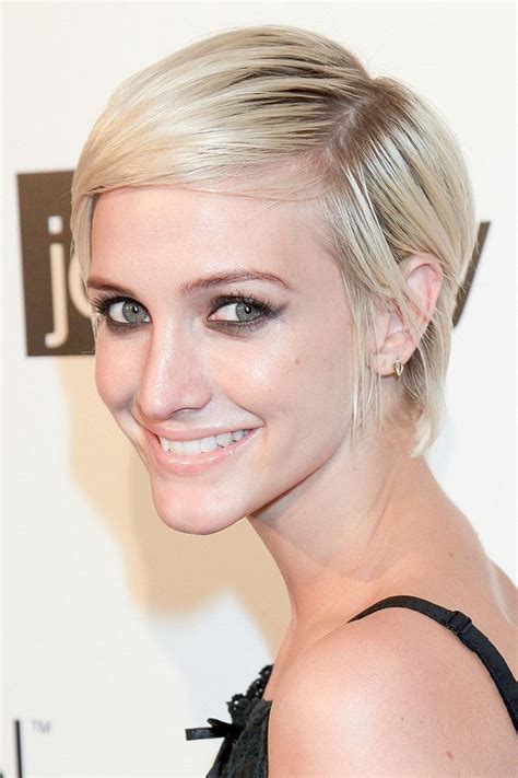 The 18 Greatest Celebrity Pixie Cuts Of The Past Decade Short Blonde Hair Pixie Hairstyles