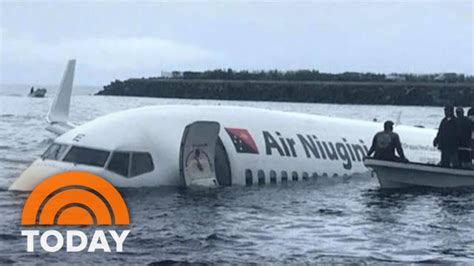 Plane Crashes Into Pacific Ocean Makes Miracle Landing Today Youtube