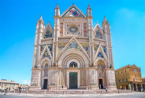 Orvieto Cathedral (Duomo di Orvieto) in Orvieto, ITA - Trip Canvas