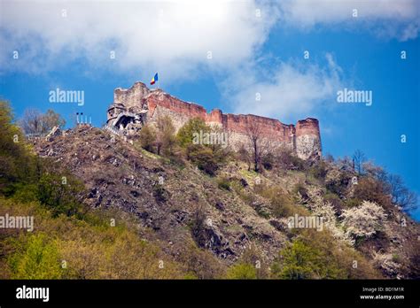 Rumania Es El Castillo De Poienari Construido Por Vlad El Empalador