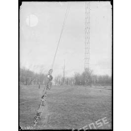 ImagesDéfense Metz Poste radio allemand Base d un pylône métallique