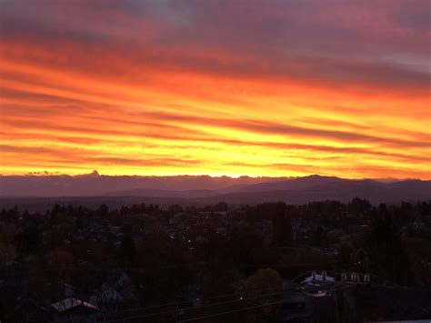 The Sunrise This Morning in Cap Hill : r/SeattleWA