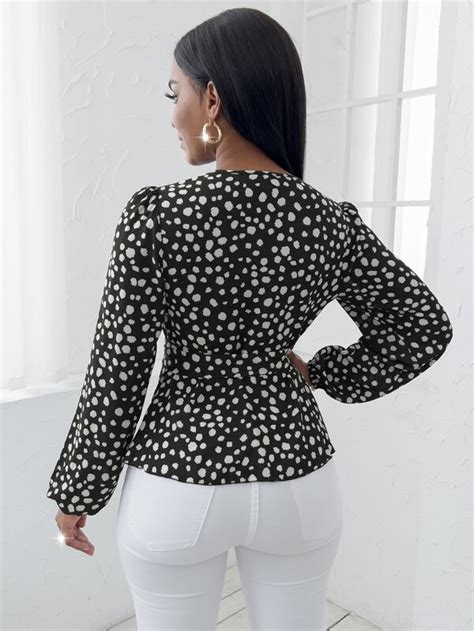 SHEIN Privé Blusa al azar con estampado de lunares de manga farol con