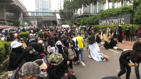 Massa Demo 1706 Bubar Lalu Lintas Di Depan Kantor Kedutaan Besar India