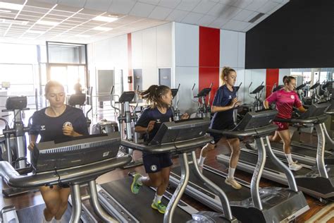 Fotos Del Entrenamiento De Las Jugadoras Del Zaragoza Club De F Tbol