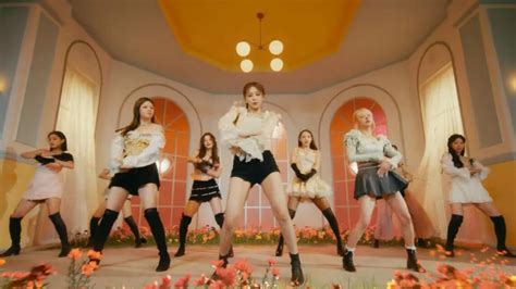 Lirik Lagu Moonlight Sunrise Dari Twice Dafunda