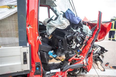 A7 Nach Schwerem Unfall Richtung Hamburg Gesperrt Zwei Personen Verletzt