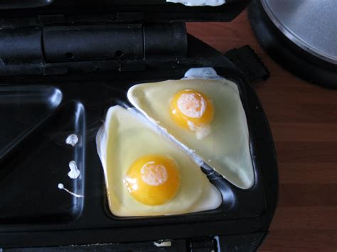 Whynotsmile How To Fry An Egg In A Sandwich Toaster