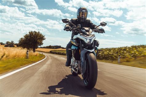 Test CFMOTO 675NK 2025 Analyse Du Naked Bike Trois Cylindres