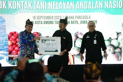 KTNA Anugerahi Mentan Lencana Utama Adi Bhakti Tani