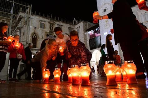 Foto Video U Enici Paljenjem Lampiona Obilje Ili Obljetnicu Po Etka