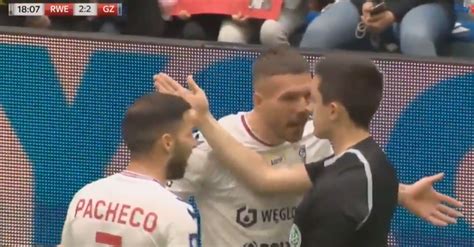 VIDEO Podolski Espulso In Un Torneo Di Beneficenza Per Insulti All