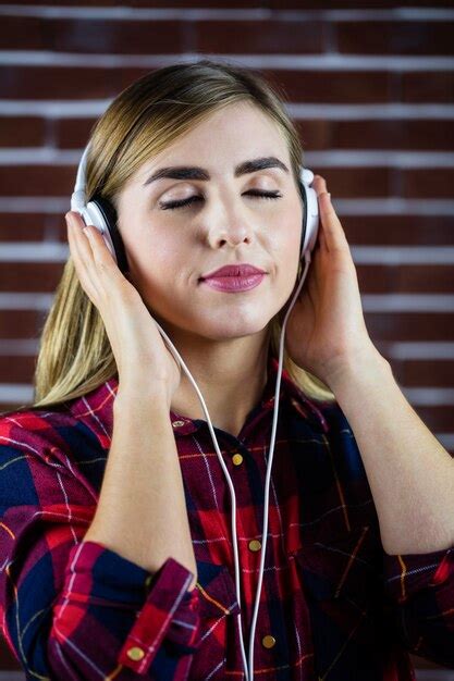 Premium Photo Pretty Blonde Woman Listening To Music