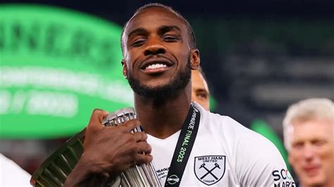 Michail Antonio Delantero Del West Ham Hospitalizado Tras Sufrir Un