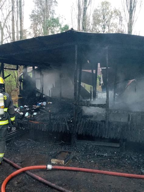 Incendio deja sin hogar a familia en sector rural de Río Bueno PL Prensa