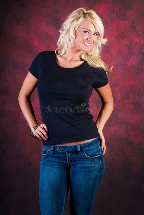 Blonde M Dchenfrau Gekleidet Als Bauernhof Land Oder Cowgirl Stockfoto