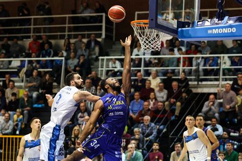 Rioverde Clavijo Pone A Prueba Al Alimerka Ocb Oviedo Club Baloncesto