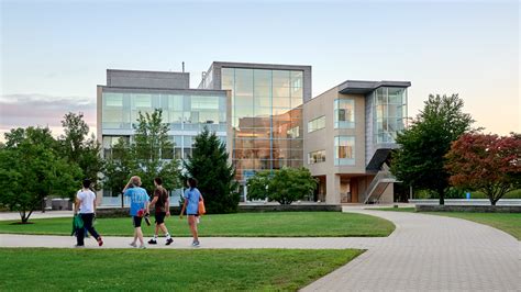 The Best Colleges in Canada for International Students in 2025 | CourseCompare.ca