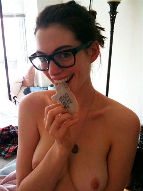 Anne Hathaway Pelada Atriz Famosa Tem Fotos Intimas Vazadas Na