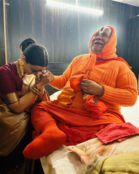 In Pics Kangana Ranaut Performs Yagya Cleans Temple Floor In Ayodhya