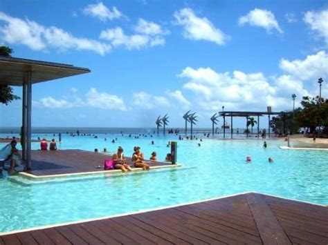 Cairns Esplanade Swimming Lagoon | Australia travel, Places around the ...