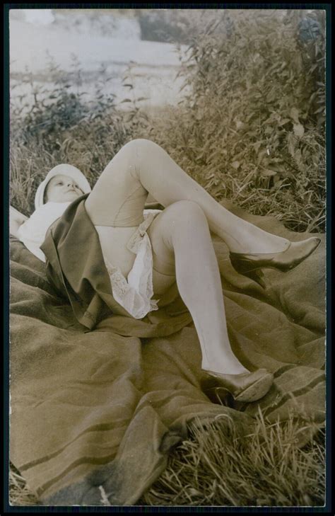 Ee French Nude Woman Biederer Wyndham Risque Upskirt Old 1925 Photo