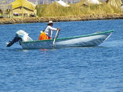 Les Les Uros Sur Le Lac Titicaca Bateaux Transport Lacs Uros