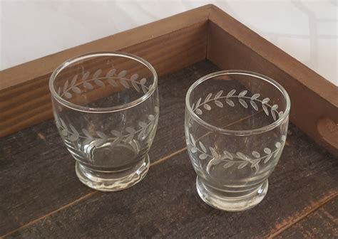 Vintage Set Of Etched Laurel Leaf Clear Sherry Wine Glasses Etsy