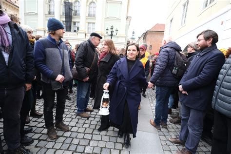 Foto Pietn Akce P I Kter Studenti Symbolicky P Enesli Ohe Z