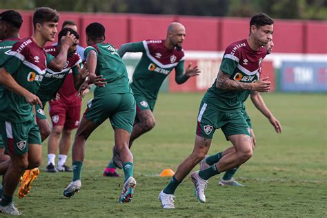 Atletas Do Flu Organizaram For A Tarefa Pela Contra O De Douglas Costa