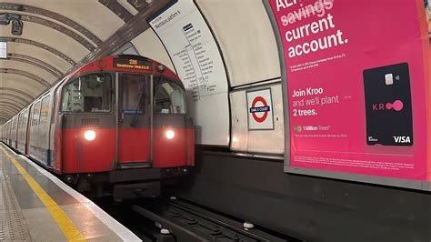 Ett Picadilly Line tåg mot London Heathrow använda Earls Court YouTube