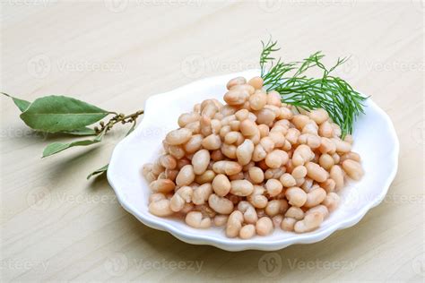 White canned beans 7867921 Stock Photo at Vecteezy