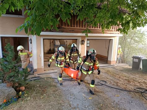 Zugsübung Brandeinsatz Feuerwehr Hallwang