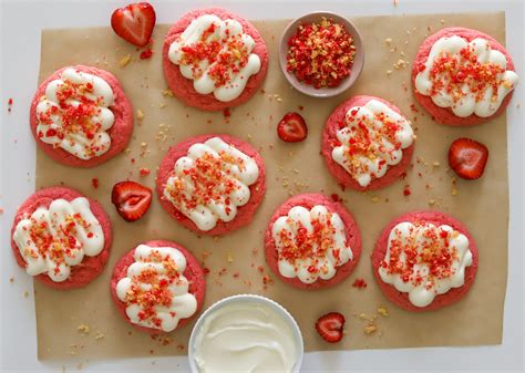 Galletas Strawberry Shortcake De Crumbl Cookies Sarasellos