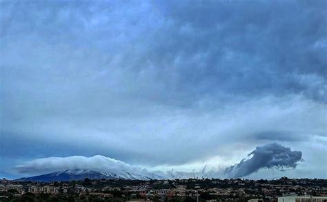 Torna La Neve Sull Etna Lo Spettacolo Del Vulcano Imbiancato