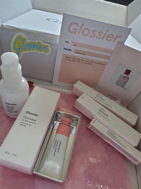 Hi everyone, my name is R and I have a Glossier addiction. 😆 #
