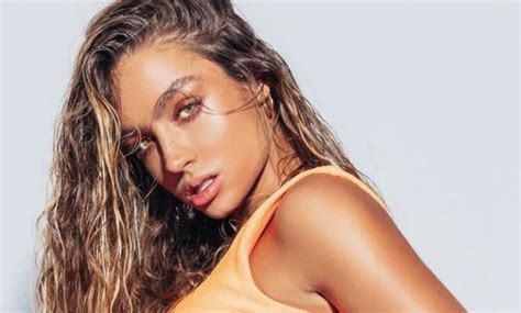 6 Hot Sexy Savana Ray Bikini Pics