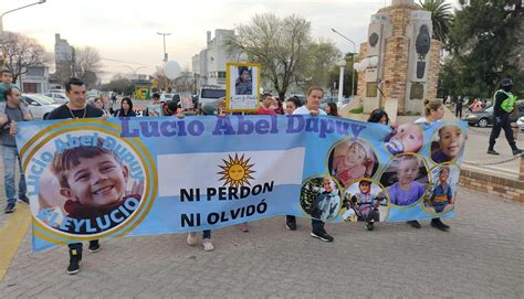 A nueve meses del crimen la familia Dupuy encabezó una nueva marcha